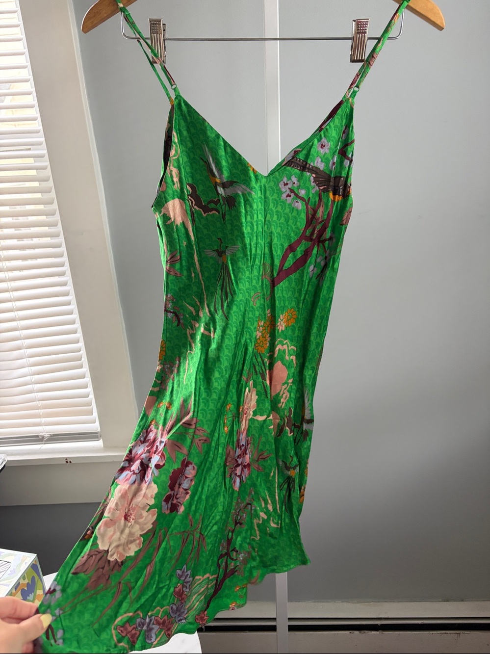 Zara floral print satin slip dress spaghetti straps and a ruched V-neckline. - Picture 6 of 8
